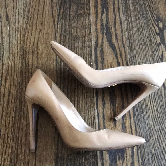 Prada - Picture 3 of 5